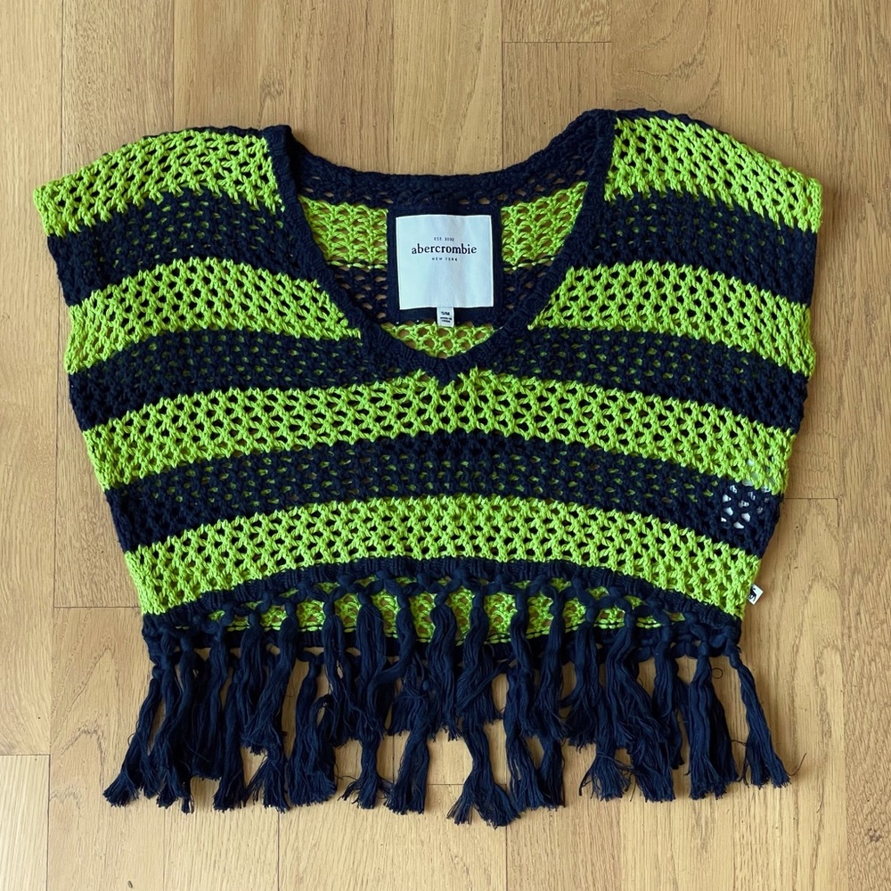 Abercrombie crochet pullover crop. Size S/M.